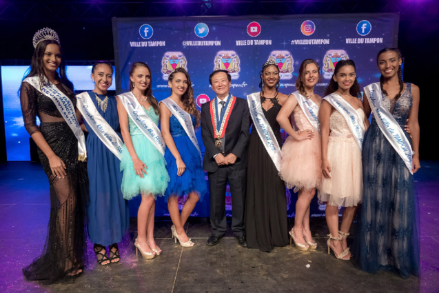 Avec Miss Ville du Tampon 2018 et ses dauphines, et également la dauphine Miss Plaine des Cafres 2018