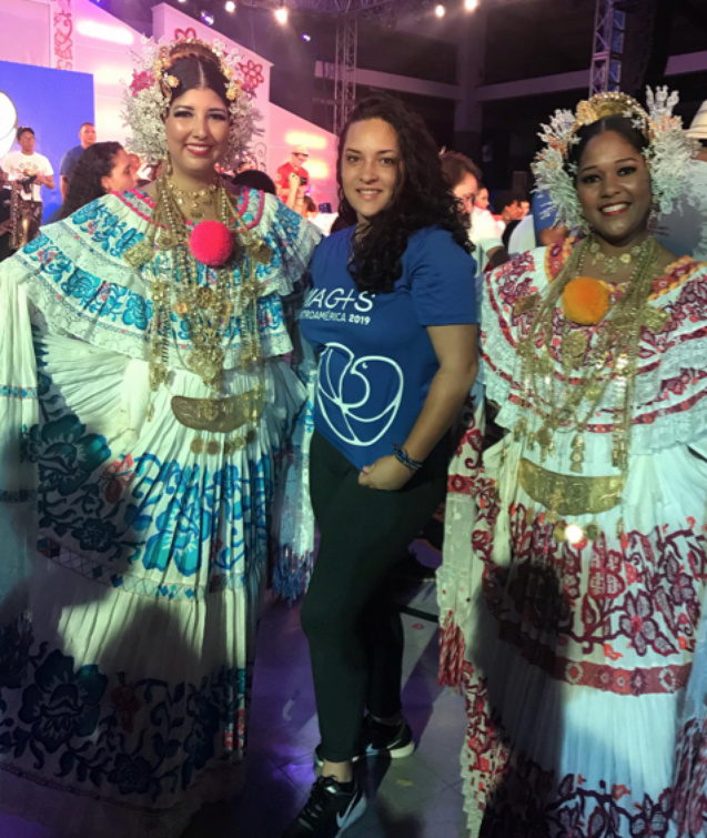Découverte d’une culture différente: avec deux danseuses du Panama, lors du Festival du Panama