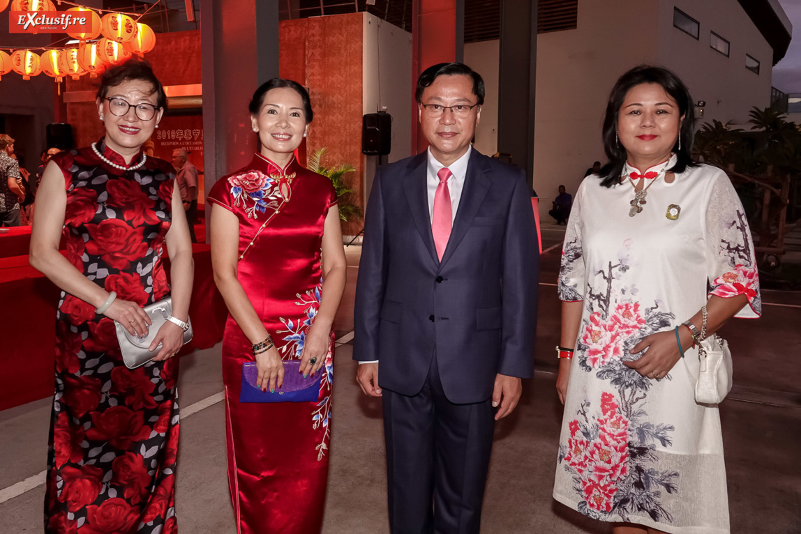 Yang Qing, vice-consule générale de Chine à La Réunion, Dong Zhijiao, son époux Chen Zhihong, Consul Général de la République populaire de Chine à La Réunion,  et Lynda Lee-Mow-Sim, conseillère régionale, déléguée à la coopération régionale et internationale