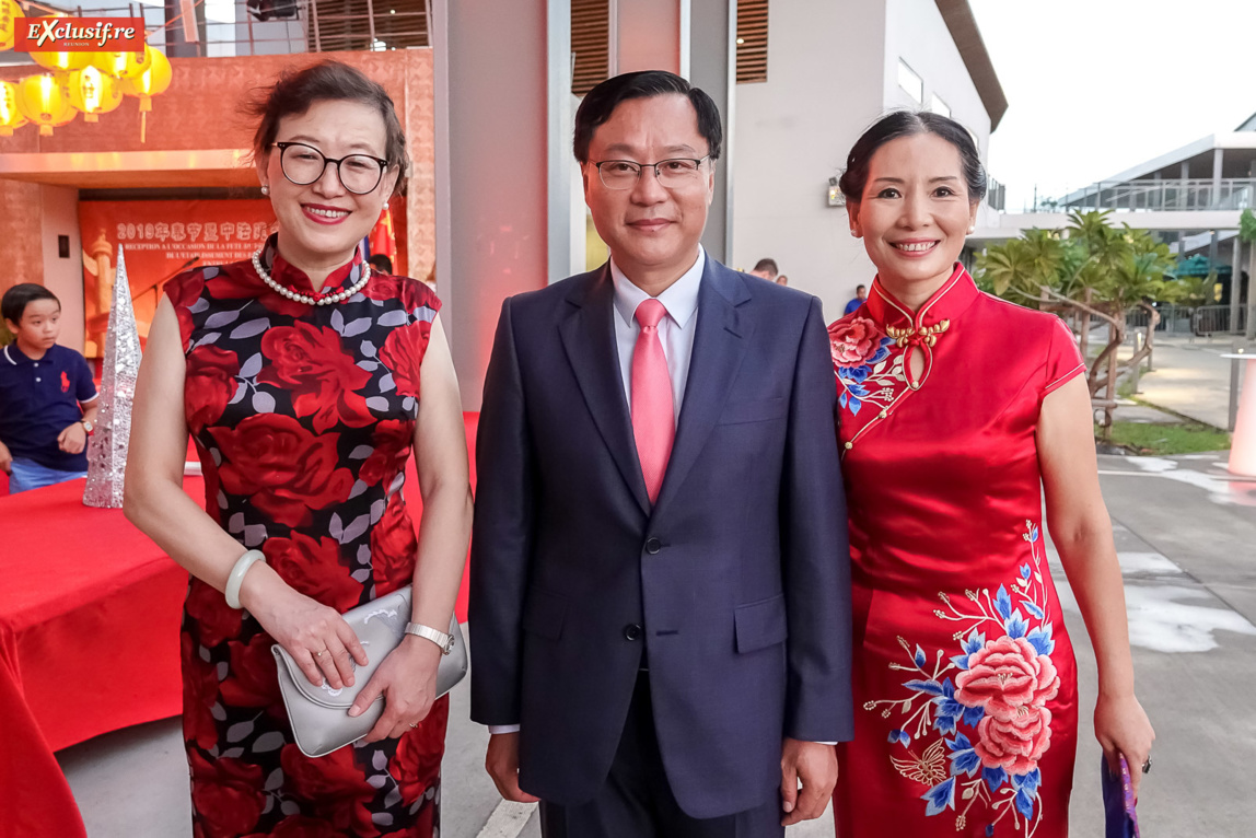 Yang Qing, vice-consule générale de Chine à La Réunion, Chen Zhihong, Consul Général de la République populaire de Chine à La Réunion, et son épouse Dong Zhijiao