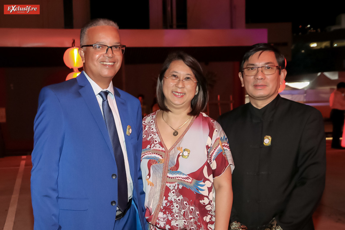 Cyrille Melchior, président du Conseil Départemental, Nathalie et Daniel Thiaw-Wing-Kaï, président de la Fédération des Associations Chinoises (FAC) de La Réunion