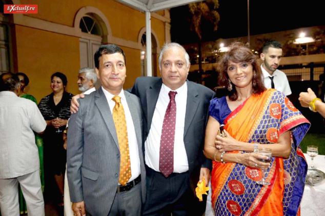 Consul Rakesh Sharma, Rajni Zivraj, et Elisabeth Ramassamy