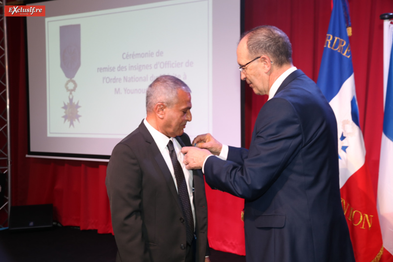 Younous Ravate a reçu sa médaille des mains de Michel Hadj, colonel de l’Armée de l’Air
