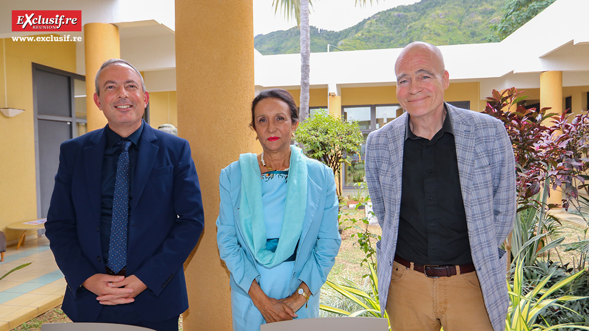 Lionel Calenge, directeur général du CHU de La Réunion, Huguette Bello, présidente du Conseil de Surveillance du CHU de La Réunion, et le professeur Peter Von Théobald, président de la Commission Médicale d'Etablissement