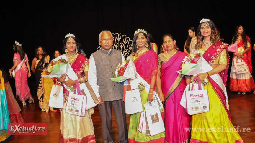 Les lauréates avec Jitendra Nath Mahji, consul général de l'Inde, et son épouse