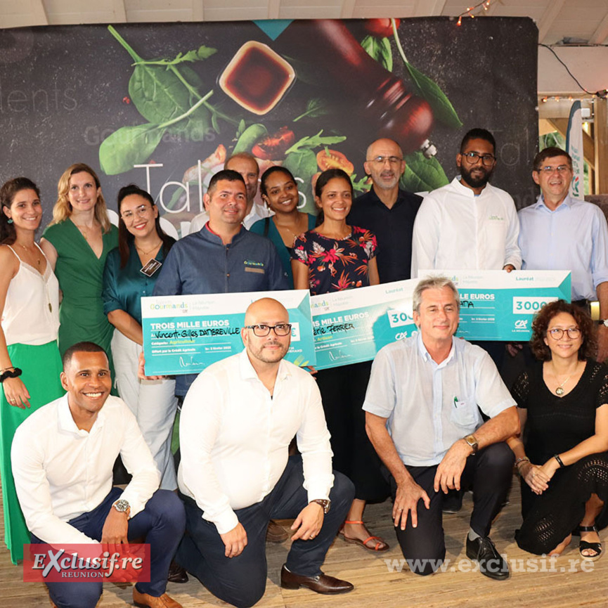 Les lauréat.e.s avec l'équipe du Crédit Agricole de La Réunion