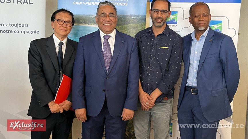 André Thien Ah Koon, président du Syndicat Mixte de Pierrefonds, Donald Payen, président de la MTPA, Norman Omarjee, vice-président de la Région, et Joseph Bréma, président du Directoire Air Austral André Thien Ah Koon, président du Syndicat Mixte de Pierrefonds, Donald Payen, président de la MTPA, Norman Omarjee, vice-président de la Région, et Joseph Bréma, président du Directoire Air Austral