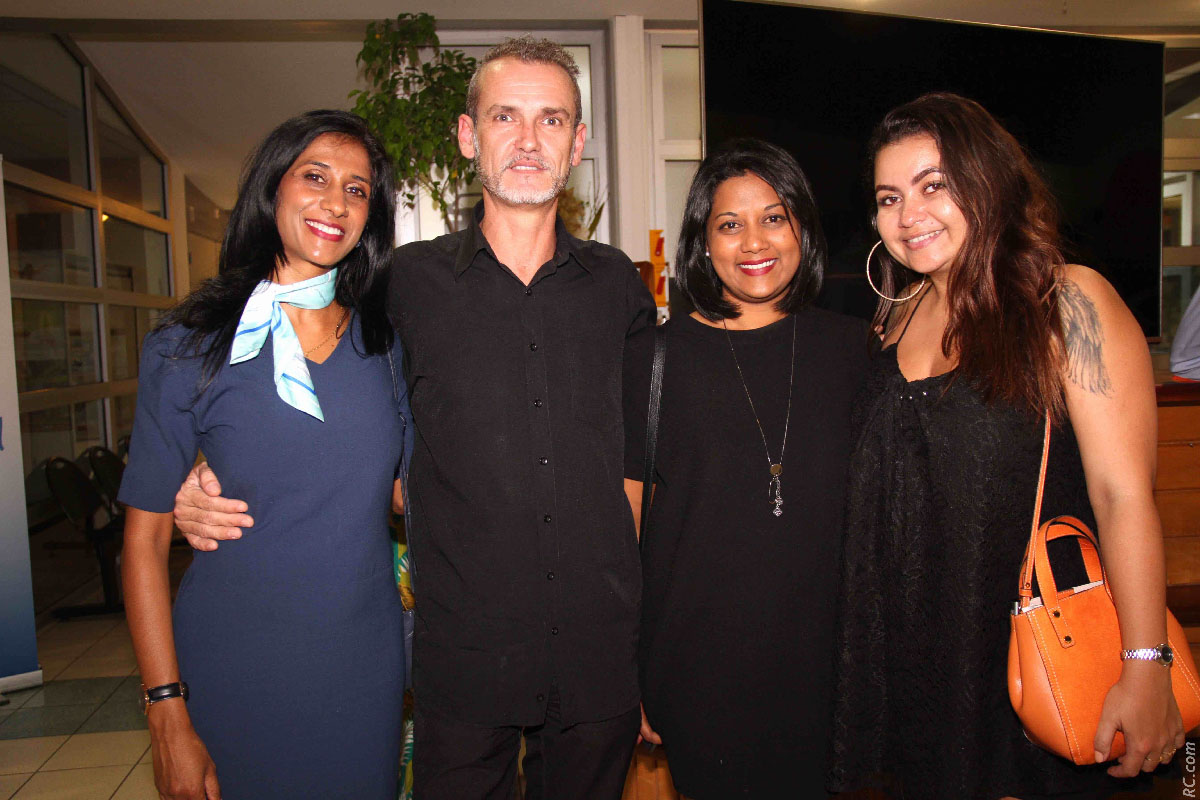 Nathalie Ajaguin et Natacha Latchimy de Air Mauritius avec les représentants de Marine Voyages