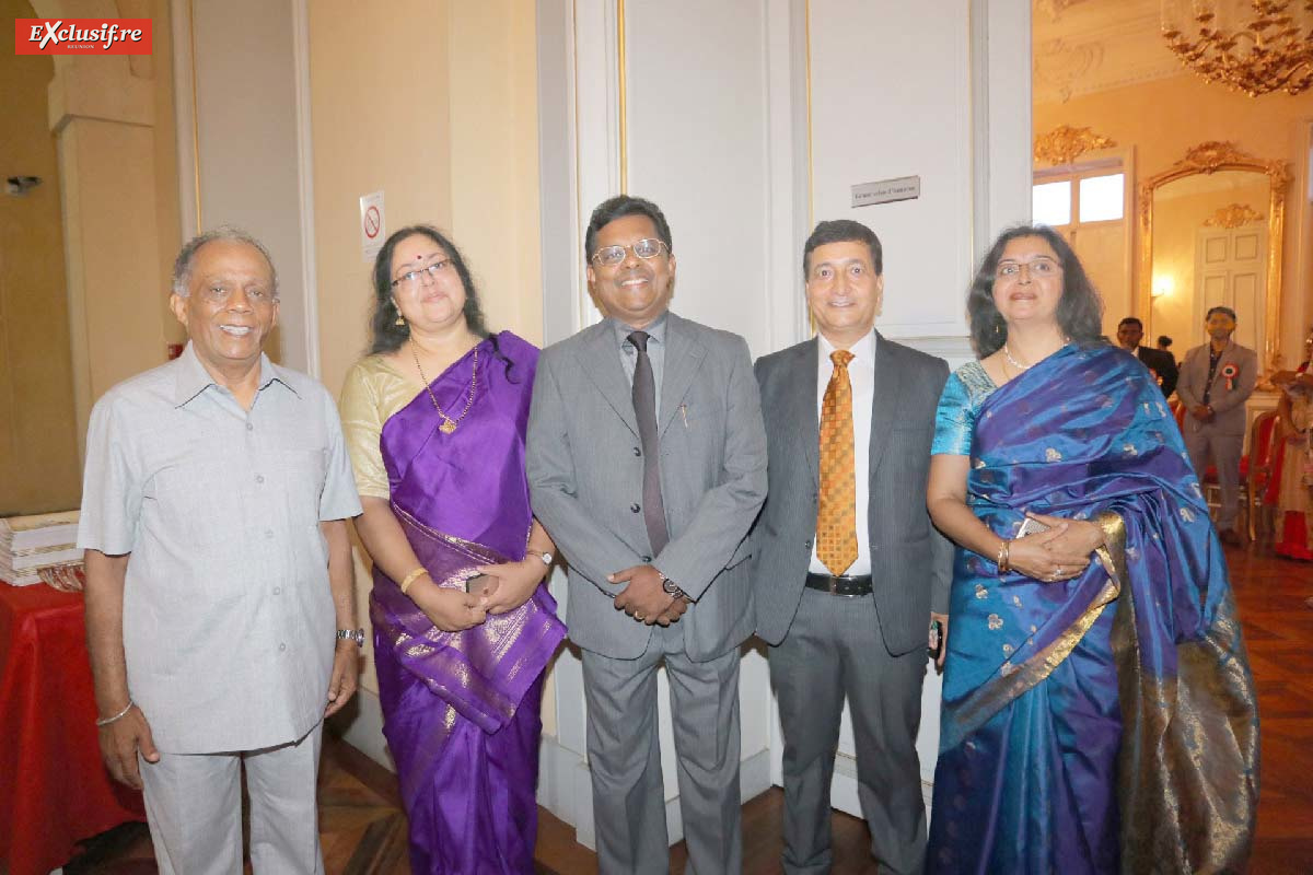 Gilbert Annette, maire de Saint-Denis, Elizabeth Bina et son époux Babu Paul, Consul Général de l'Inde, Rakesh Sharma, Consul de l’Inde, et son épouse Kavita