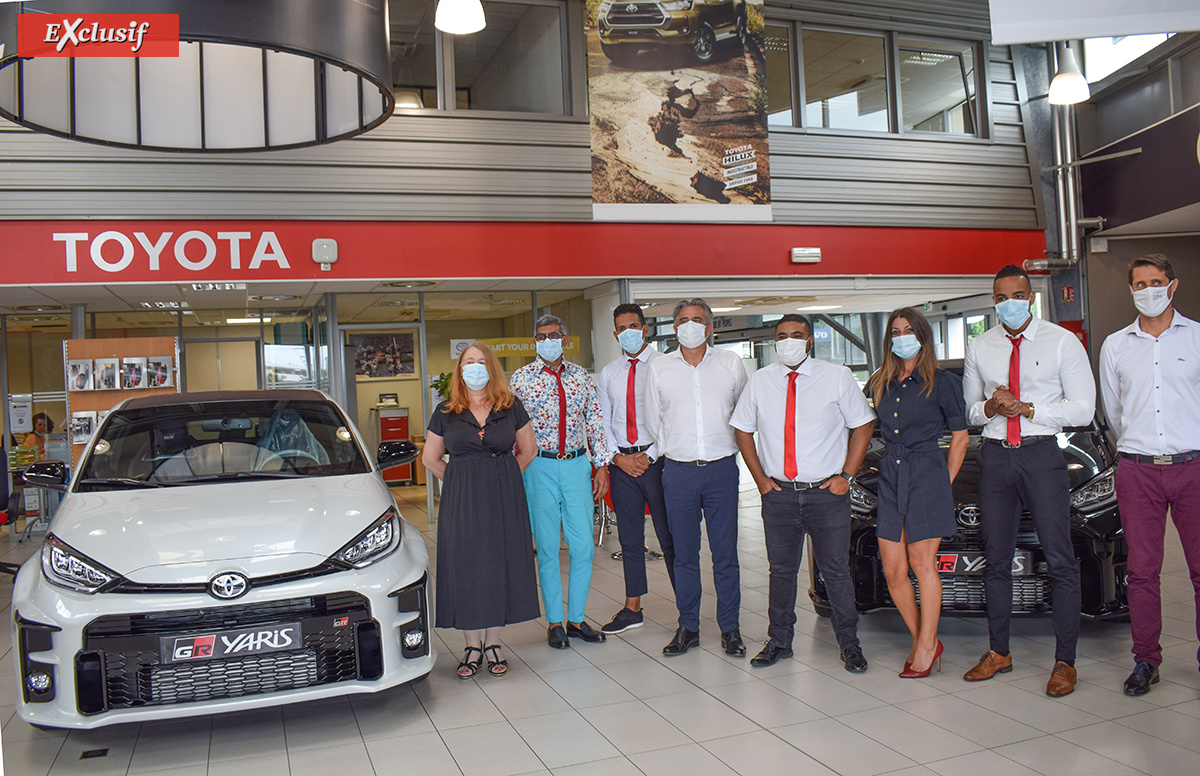 Présentation de la voiture avec l'équipe Toyota CFAO Automotiv Réunion