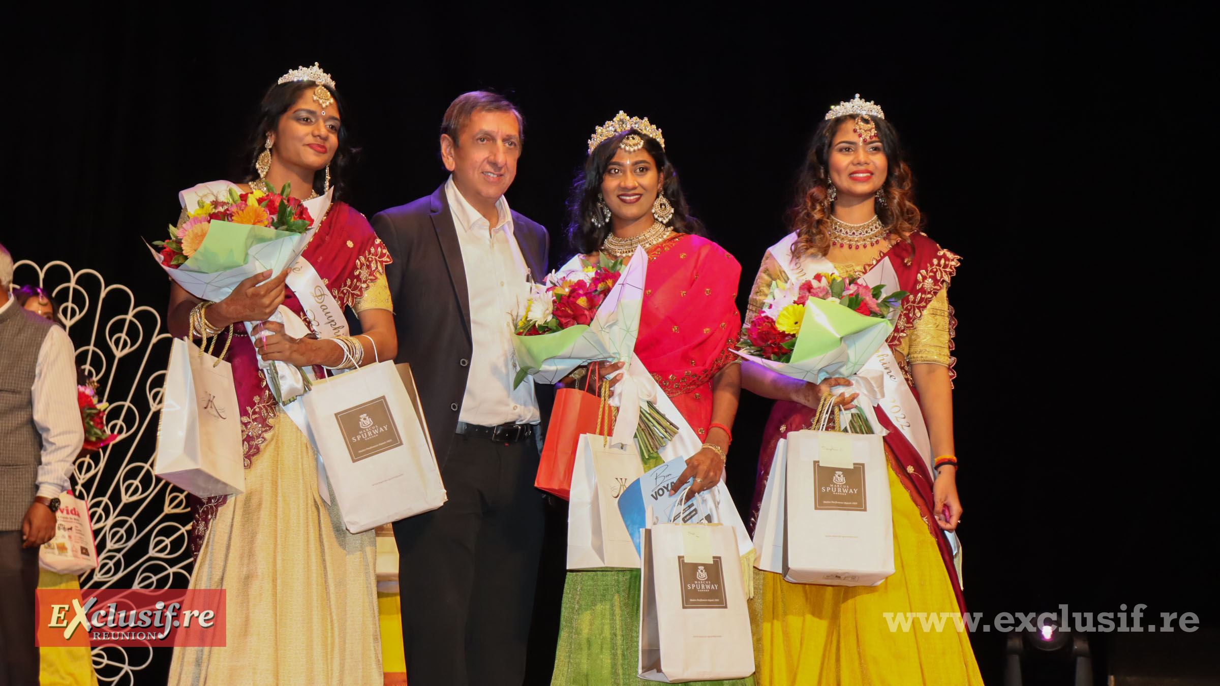 Les 3 lauréates avec Aziz Patel du Comité Miss Réunion