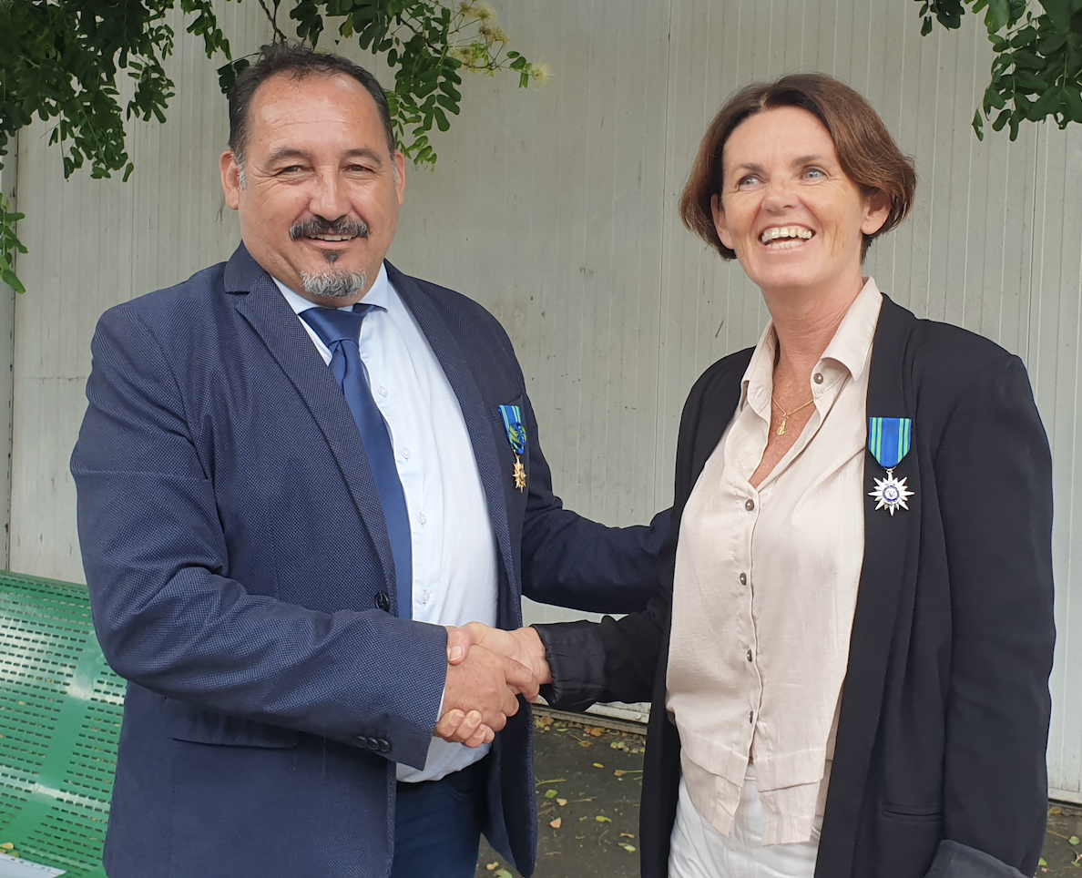 Thierry Clot a remis les insignes de chevalier du Mérite maritime à Gaëtane Beylot
