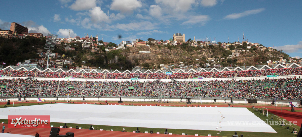 Le stade de Barea plein à craquer plus de 46 000 spectateurs pour une capacité d'accueil de 40 000 personnes!