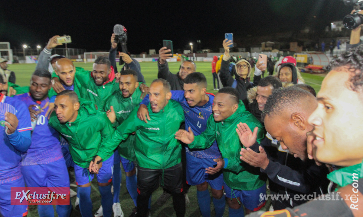 En football, La Réunion vient de marquer son deuxième but face à l'île Maurice...