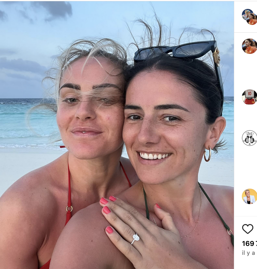 Ellie Carpenter et  Danielle van de Donk, la bague au doigt, ont annoncé leurs fiançaailles sur Instagram