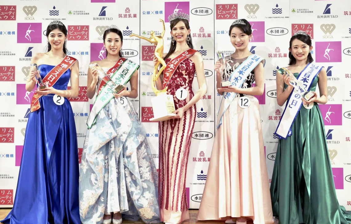 Miss Japon 2024 et ses dauphines, il est vrai que Karolina est... différente! (photo Instagram Miss Nippon Association)