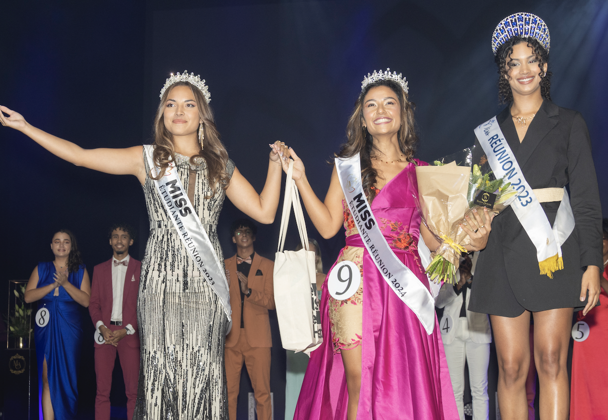 Le 30 mars dernier, Lou-Anne Vitry a laissé sa couronne de Miss Etudiante 2023 à Marie Bègue, en présence de Miss Réunion