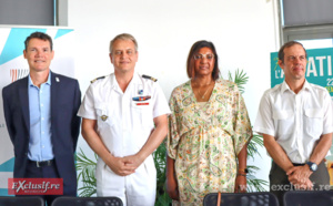 Guillaume Branlat, président du directoire Aéroport Roland Garros, colonel Romain Gaston, commandant de la Base Aérienne, Chimène Bon, directrice de la médiathèque de Sainte-Marie, et Johnny Ethève, président de l'Aéroclub Roland Garros  