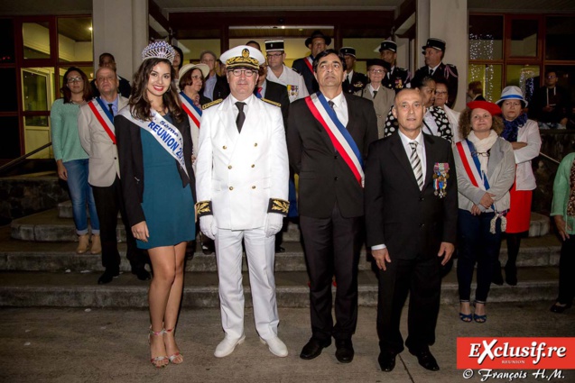 Ambre N'guyen, Vincent Lagoguey, sous-préfet de Saint-Pierre, Bachil Valy, maire de l'Entre Deux, et Eric Leveneur, président de la section locale des Anciens Combattants