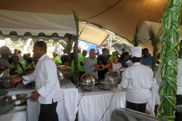Il y avait à boire et à manger au village de la course Il y avait à boire et à manger au village de la course