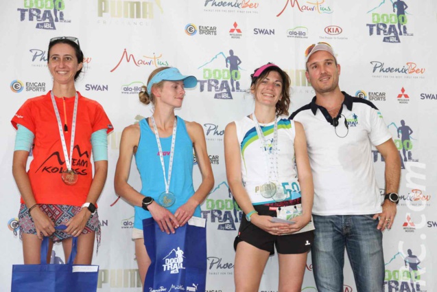 Le podium féminin de l'Xtrem et Yannick De Speville, patron du Dodo Trail Le podium féminin de l'Xtrem et Yannick De Speville, patron du Dodo Trail
