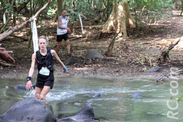 La championne sud-africaine Nicolette Griffoen dans ses œuvres
