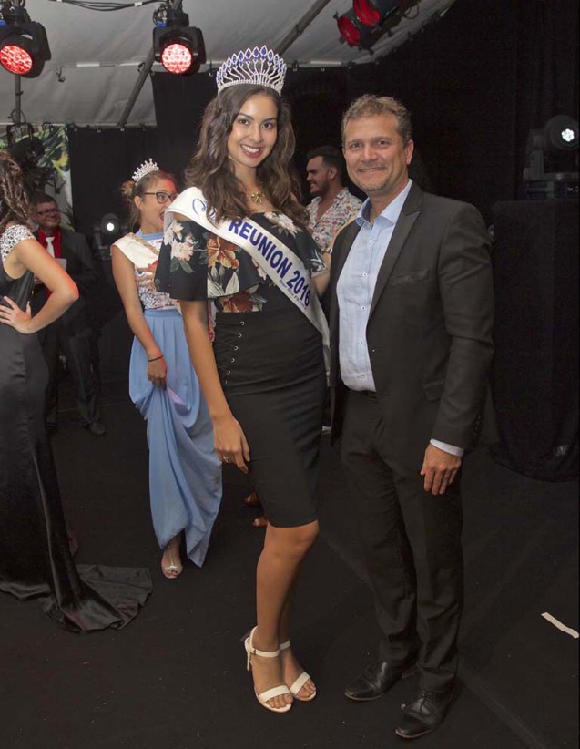 Miss Réunion avec le maire Olivier Rivière, qui est aussi vice-président de l'IRT (Ile de la Réunion Tourisme)