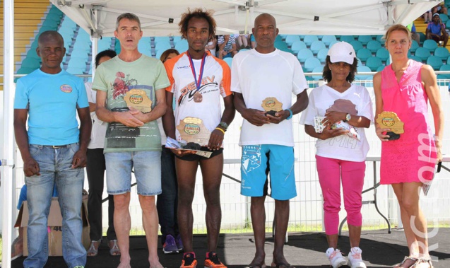 Le président de Rando Camélias Léonce Honorine aux côtés des meilleurs du Marathon de la Corniche