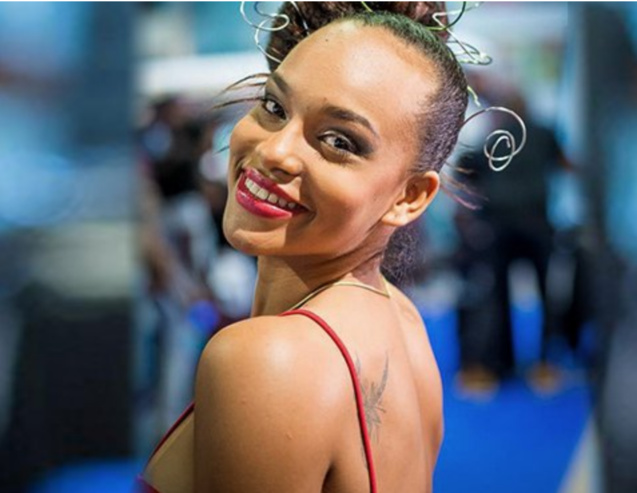 Elle avait caché son tatouage par du fond de teint! Elle avait caché son tatouage par du fond de teint!