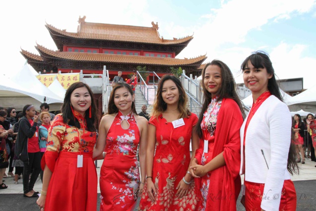 De jolis sourires pour accueillir les invités lors de leur arrivée De jolis sourires pour accueillir les invités lors de leur arrivée