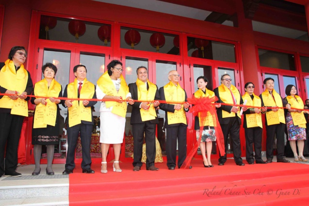 Discours et cérémonie du ruban avec le président Roland AH-Hot, le président de la Région Réunion Didier Robert, la Consule de la République Populaire de Chine à la Réunion, Madame Guo Wei,  représentant le Conseil Départemental Béatrice Sigismeau, le maire de Saint-Pierre Michel Fontaine, le président de la Fédération des Associations Chinoises de la Réunion, Daniel Thiaw-Win -Kaï, et plusieurs représentants de la délégation venue de Chine.