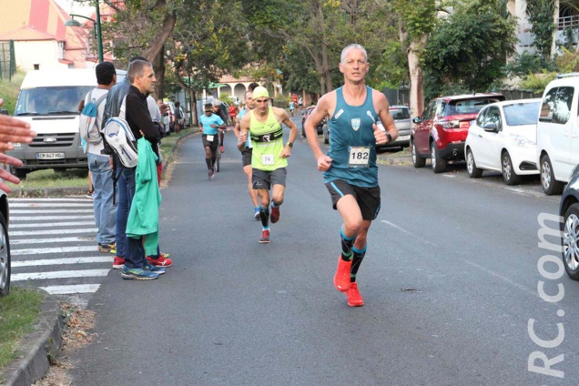 Eddy Clémentz, l'homme fort de la course. Il mène ici devant Kévin Lallemand