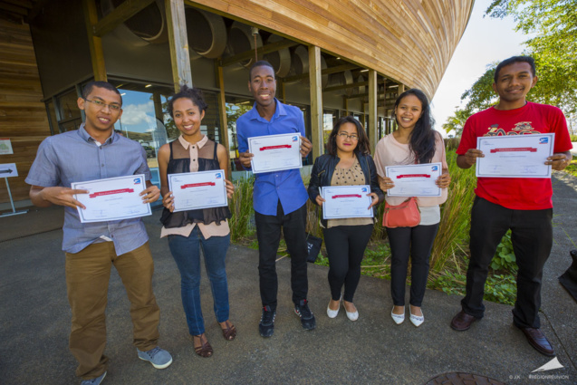 6 étudiants étrangers ont bénéficié d'une bourse d'excellence 6 étudiants étrangers ont bénéficié d'une bourse d'excellence