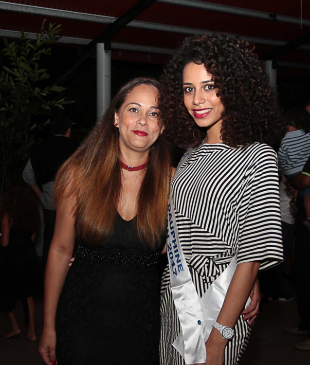 Lyna avec Julie Lowinsky, l'épouse de Christie Lyna avec Julie Lowinsky, l'épouse de Christie