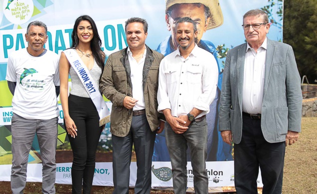 Thierry Jardinot, le parrain 2017, Audrey Chane Pao Kan, Miss Réunion 2017, Didier Robert, président de la Région, Bertand Denis, président de l'association Abyss, et Dominique Fournel, vice-président de la Région, représentant l'IRT