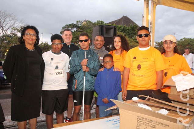 Une photo-souvenir juste avant le dépar Une photo-souvenir juste avant le dépar