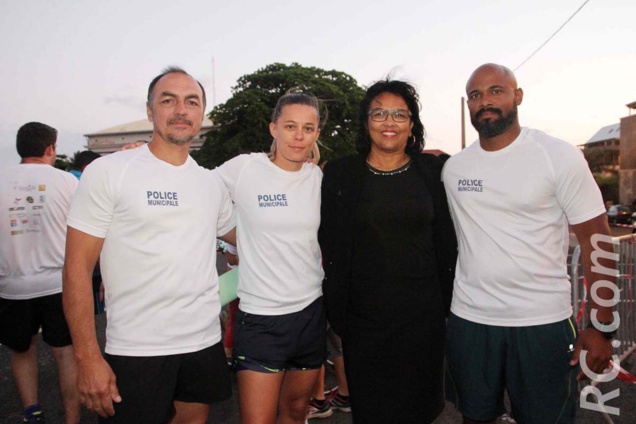 La Police Municipale n'a pas hésité à faire partie des porteurs de la joëlette La Police Municipale n'a pas hésité à faire partie des porteurs de la joëlette