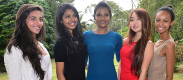 Notre confrère mauricien L'express a noté qu'elles gardaient malgré tout le sourire! Notre confrère mauricien L'express a noté qu'elles gardaient malgré tout le sourire!