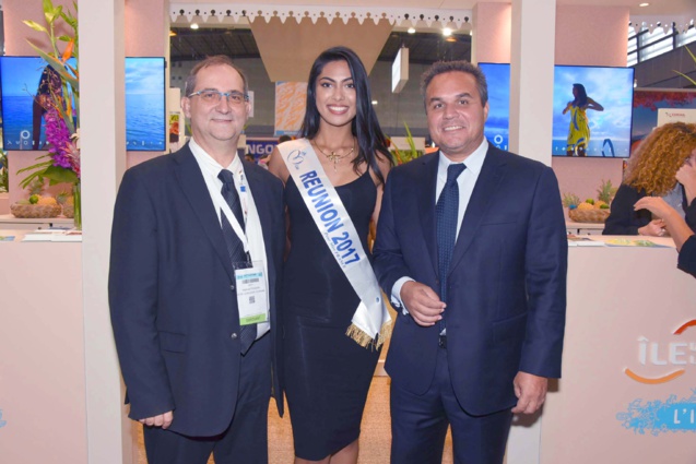 Didier Robert, président de la Région, a fait une visite sur le stand de l'IRT. Ici avec Stéphane Fouassin et Miss Réunion