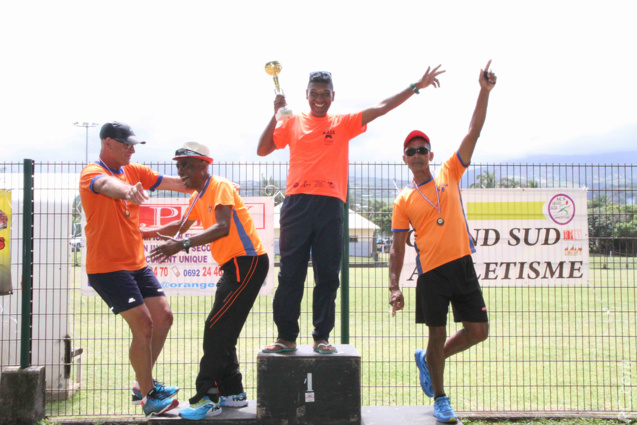 Les Masters 2 sur le podium, avec un Jean-Pierre Mardémoutou dans le rôle du patron Les Masters 2 sur le podium, avec un Jean-Pierre Mardémoutou dans le rôle du patron