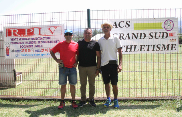 Le président Patrick Vidot remercie ses sponsors et son ami et collaborateur Maurice Métro Le président Patrick Vidot remercie ses sponsors et son ami et collaborateur Maurice Métro