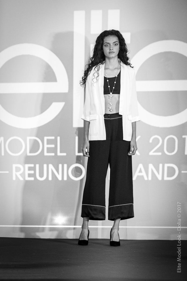 Kiana, 15 ans, 1,75 m Kiana, 15 ans, 1,75 m