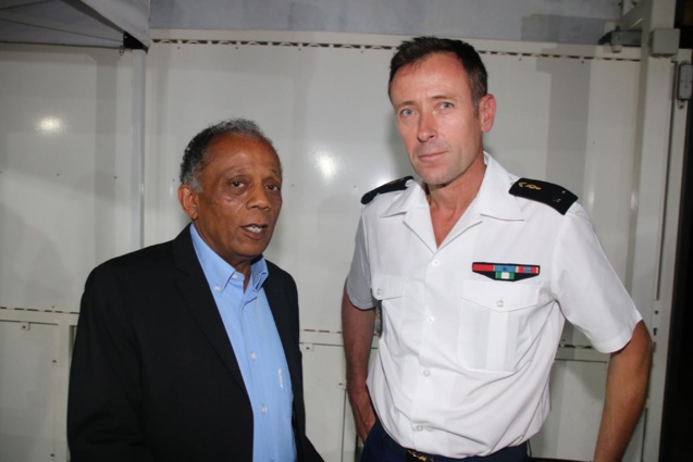 Gilbert Annette, maire de Saint-Denis, et le général Xavier Ducep, commandant de la Gendarmerie Nationale à La Réunion Gilbert Annette, maire de Saint-Denis, et le général Xavier Ducep, commandant de la Gendarmerie Nationale à La Réunion