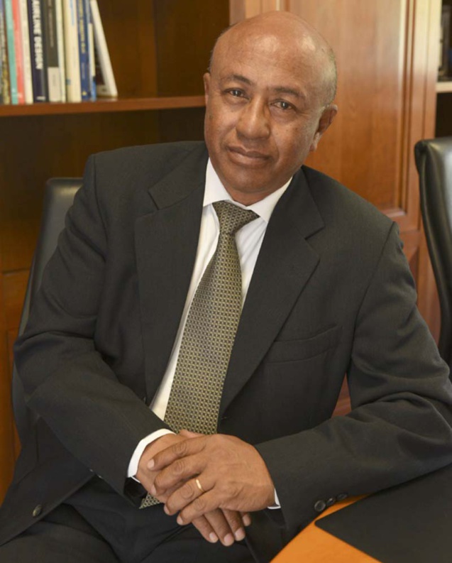 Rolland Besoa Razafimaharo, nouveau DG d'Air Madagascar Rolland Besoa Razafimaharo, nouveau DG d'Air Madagascar