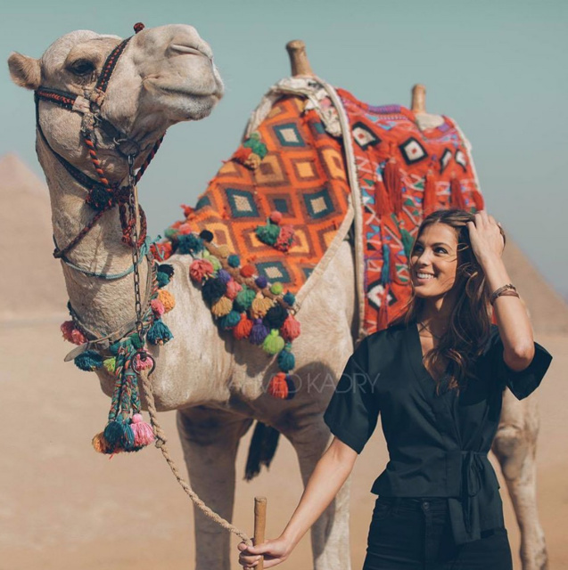 Elle s'éclate en Egypte Iris! (photo Iris Mittenaere Actu)