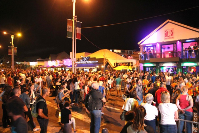 Certains annoncent 60 000 personnes sur le front de mer...