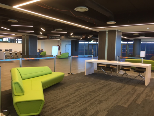 La zone "Kiss and fly" pour patienter... La zone "Kiss and fly" pour patienter...