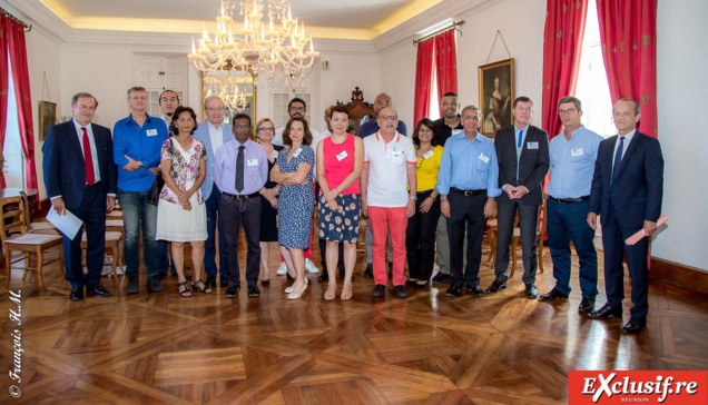 Le Préfet de La Réunion avec les rapporteurs des ateliers thématiques