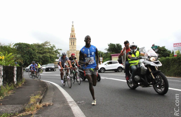 Paysage de carte postale lors du passage devant l'église de Sainte-Anne Paysage de carte postale lors du passage devant l'église de Sainte-Anne