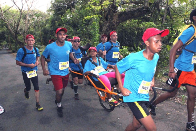 La joëlette de la fondation Père Favron, pour une première à Rodrigues